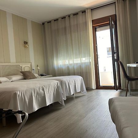 Hotel Marques De Santillana Торелавега Екстериор снимка