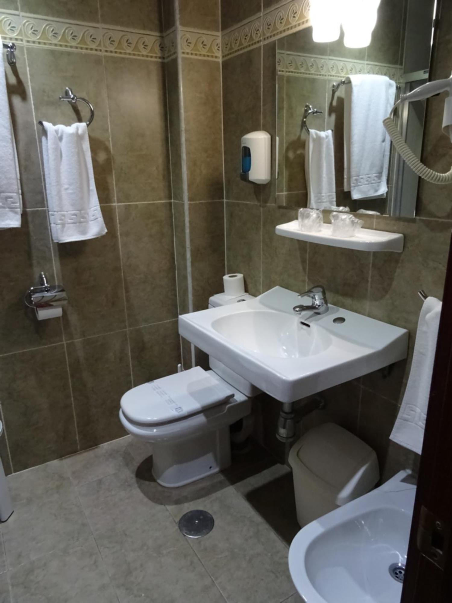 Hotel Marques De Santillana Торелавега Екстериор снимка