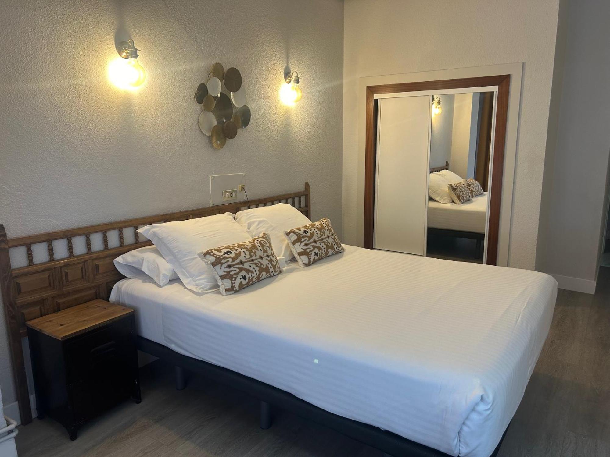 Hotel Marques De Santillana Торелавега Екстериор снимка