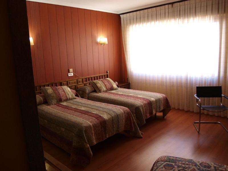Hotel Marques De Santillana Торелавега Екстериор снимка