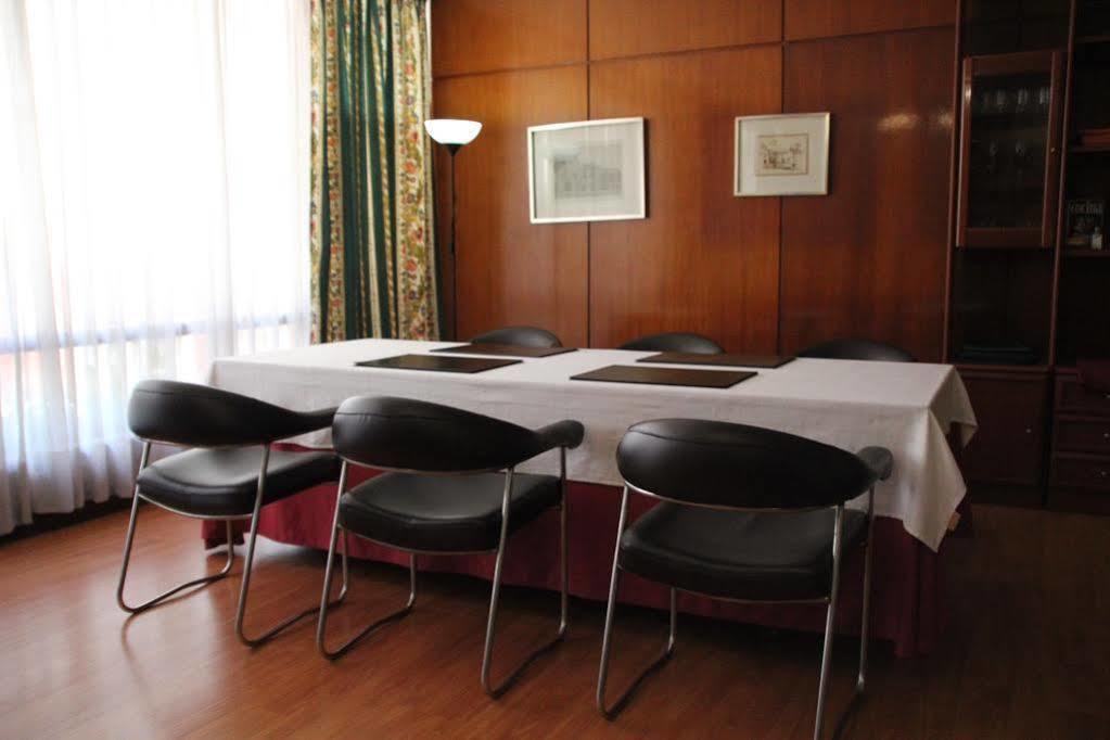 Hotel Marques De Santillana Торелавега Екстериор снимка
