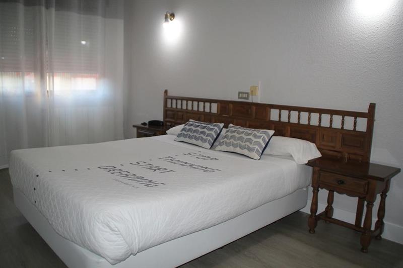 Hotel Marques De Santillana Торелавега Екстериор снимка