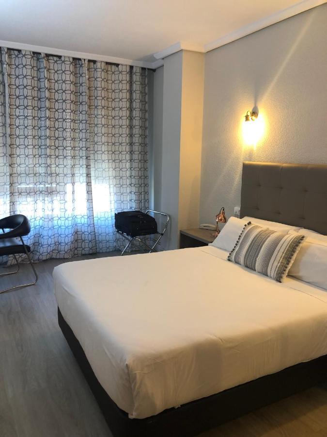 Hotel Marques De Santillana Торелавега Екстериор снимка
